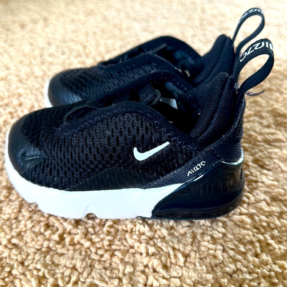 Black/white Nike air max 270